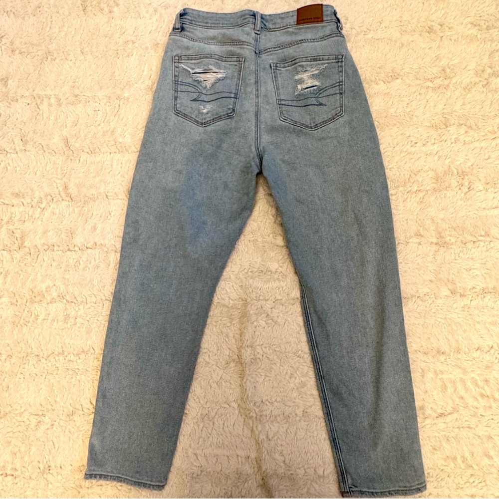 American Eagle size 4 short highest rise Mom Jean Light Wash distressed - Picture 2 of 7